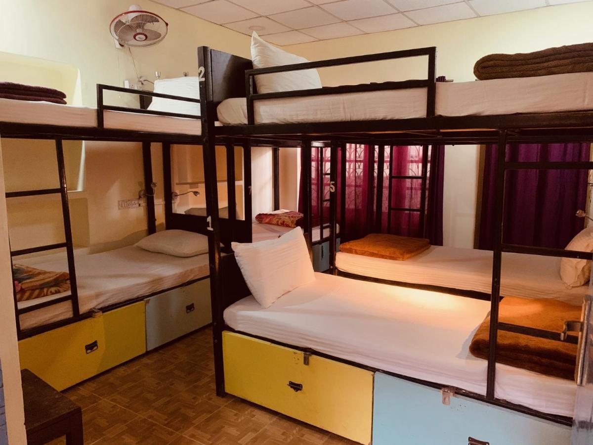 Vagabond Stay Hostel Váránaszi Kültér fotó