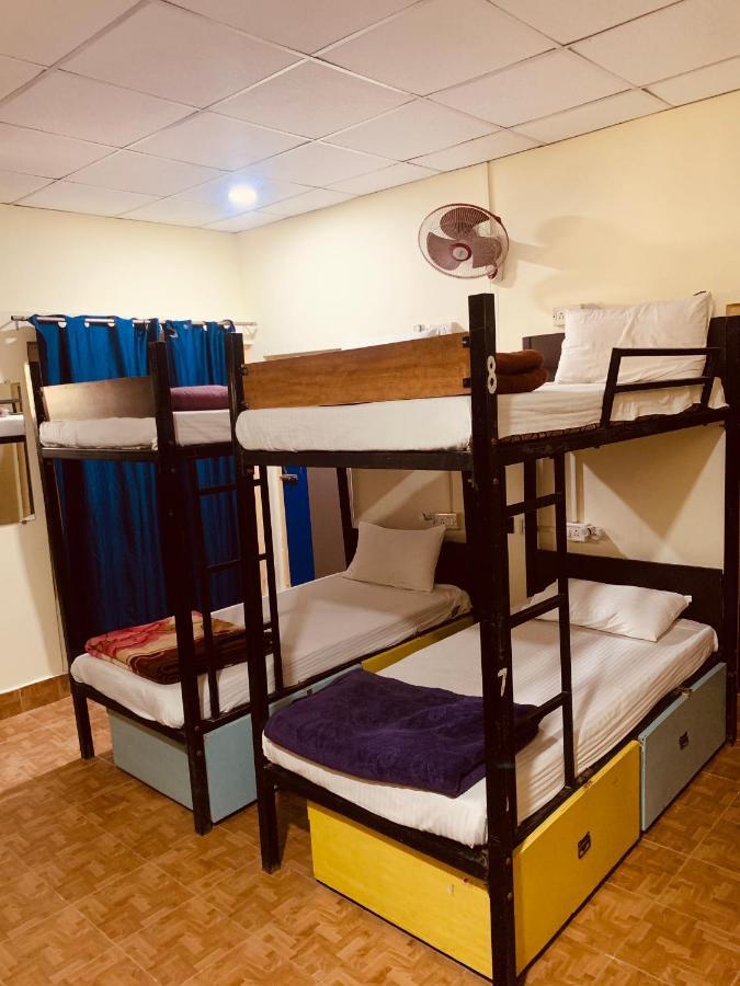 Vagabond Stay Hostel Váránaszi Kültér fotó