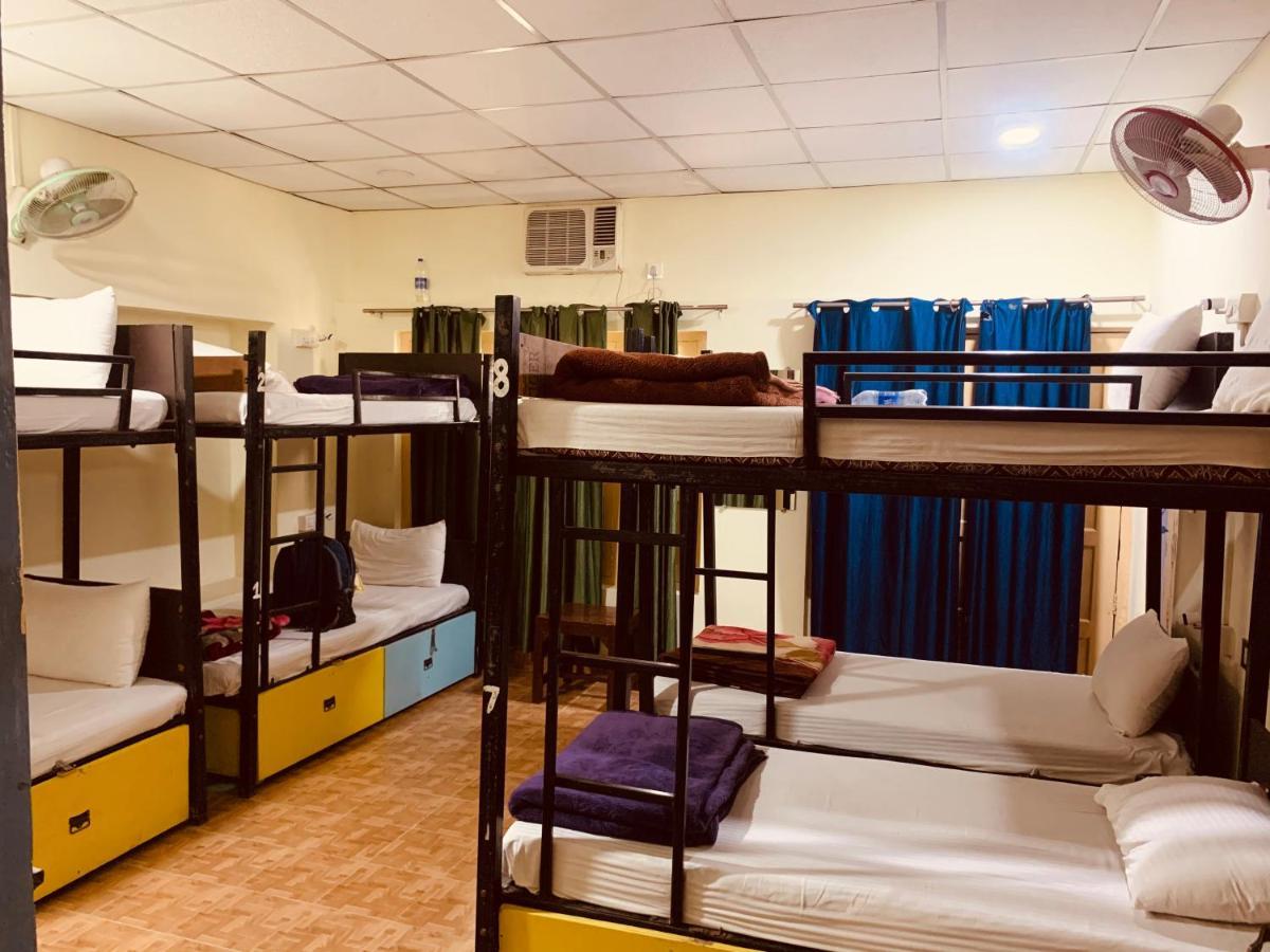 Vagabond Stay Hostel Váránaszi Kültér fotó