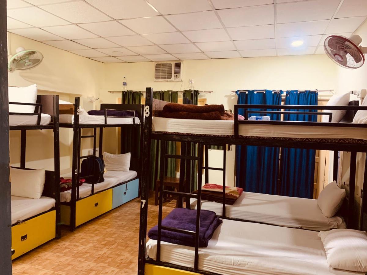 Vagabond Stay Hostel Váránaszi Kültér fotó