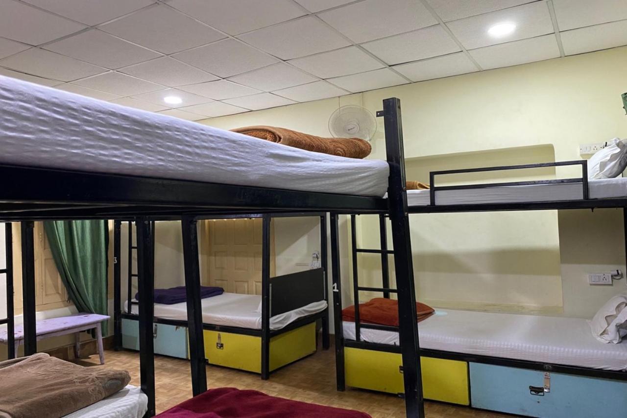 Vagabond Stay Hostel Váránaszi Kültér fotó