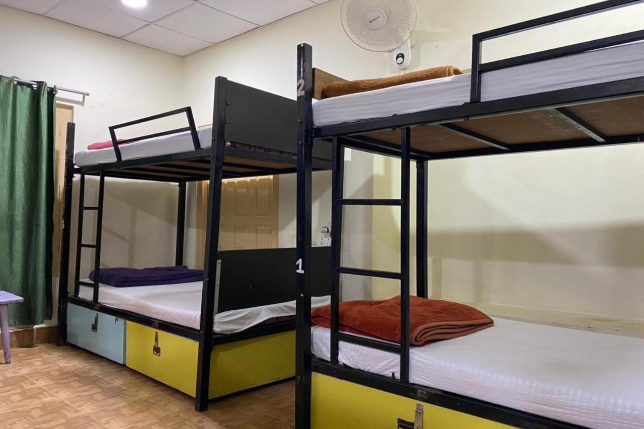 Vagabond Stay Hostel Váránaszi Kültér fotó