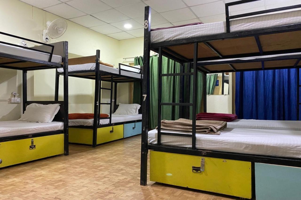 Vagabond Stay Hostel Váránaszi Kültér fotó