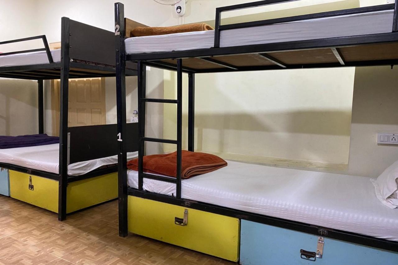 Vagabond Stay Hostel Váránaszi Kültér fotó