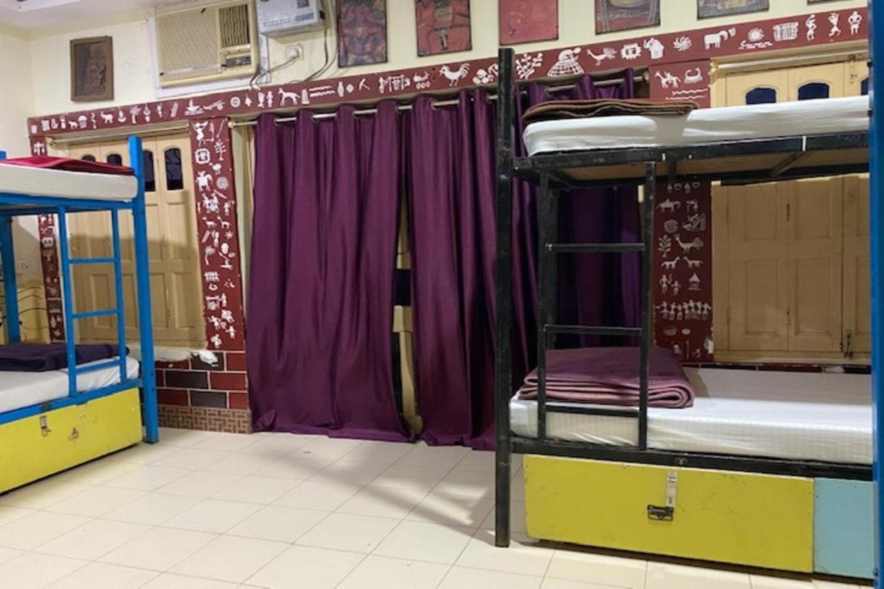 Vagabond Stay Hostel Váránaszi Kültér fotó