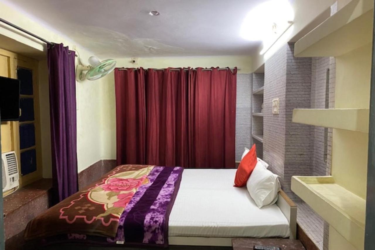 Vagabond Stay Hostel Váránaszi Kültér fotó