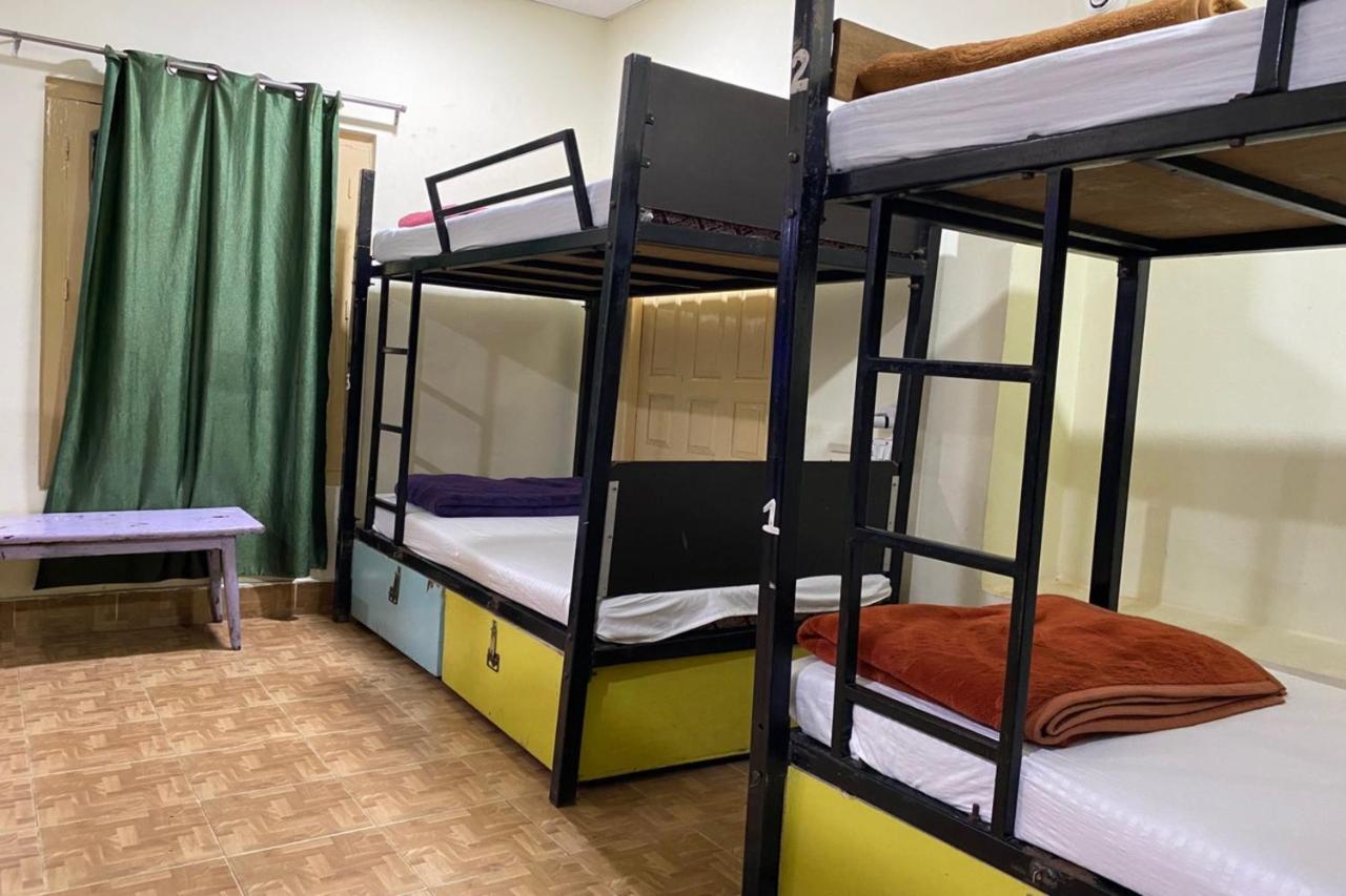 Vagabond Stay Hostel Váránaszi Kültér fotó